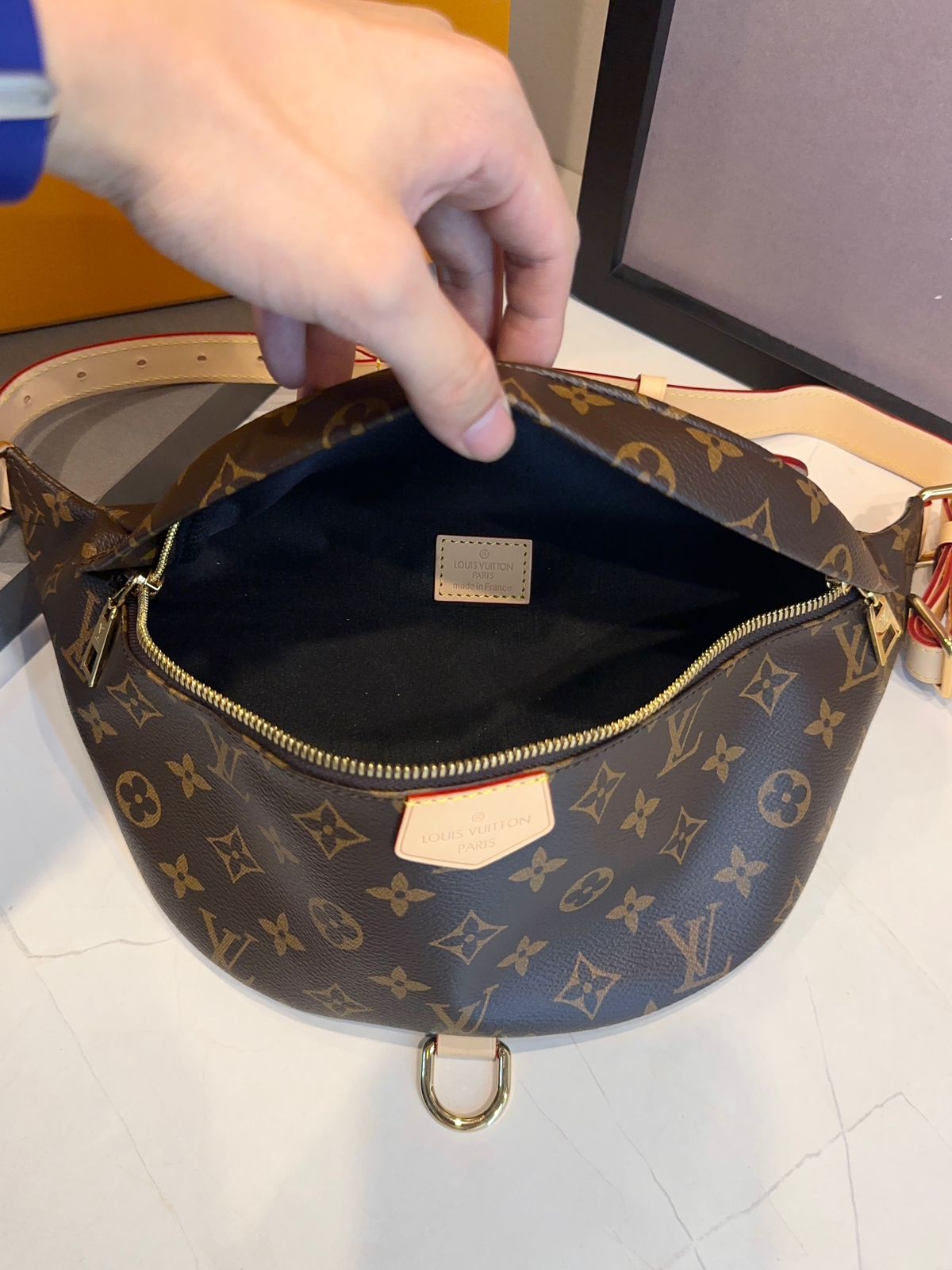 Pochete Louis Vuitton Bumbag - Imagem 11