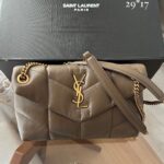 Bolsa Saint Laurent Puffer MM - Marrom/Dourado