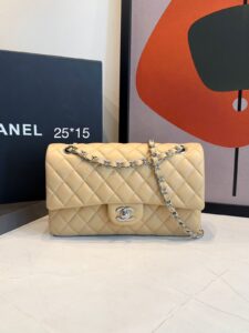 Bolsa Chanel Classic 11.12-Bege/Prata