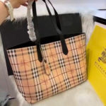 Bolsa Burberry Tote Xadrez Média - Bege/Preto