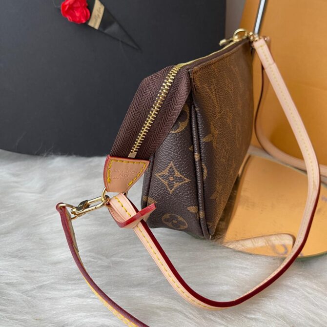 Bolsa Louis Vuitton Pochette Accessoires - Imagem 4
