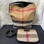 Bolsa Burberry Ashby Hobo - Bege/Preto
