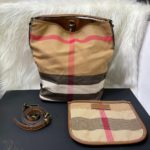 Bolsa Burberry Ashby Hobo - Bege/Marrom