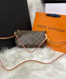 Bolsa Louis Vuitton Pochette Accessoires - Marrom