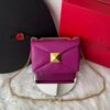 Bolsa Valentino Garavani One Stud - Roxo/Dourado