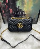 Bolsa Gucci Marmont Matelassê MM - Preto/Dourado