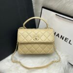 Bolsa Chanel Matelassê com Aba - Bege