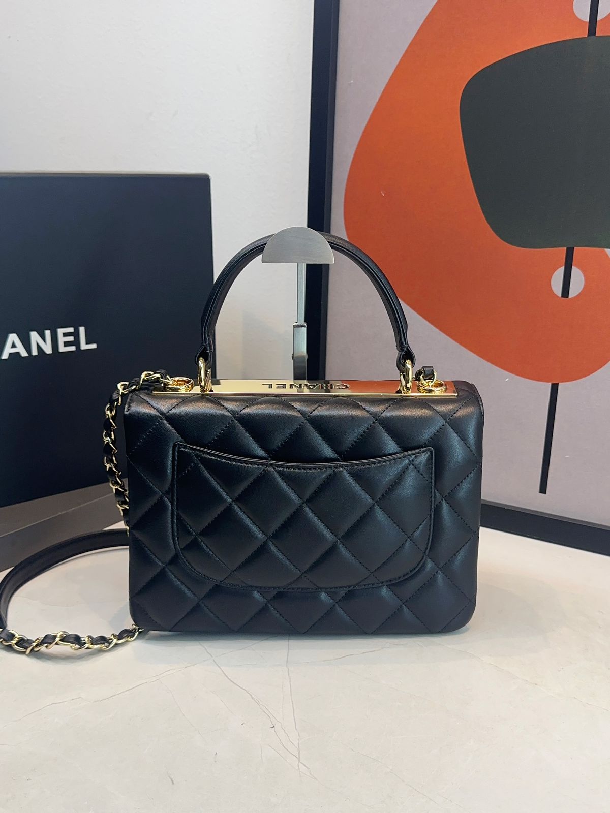 Bolsa Chanel Matelassê com Aba - Imagem 5