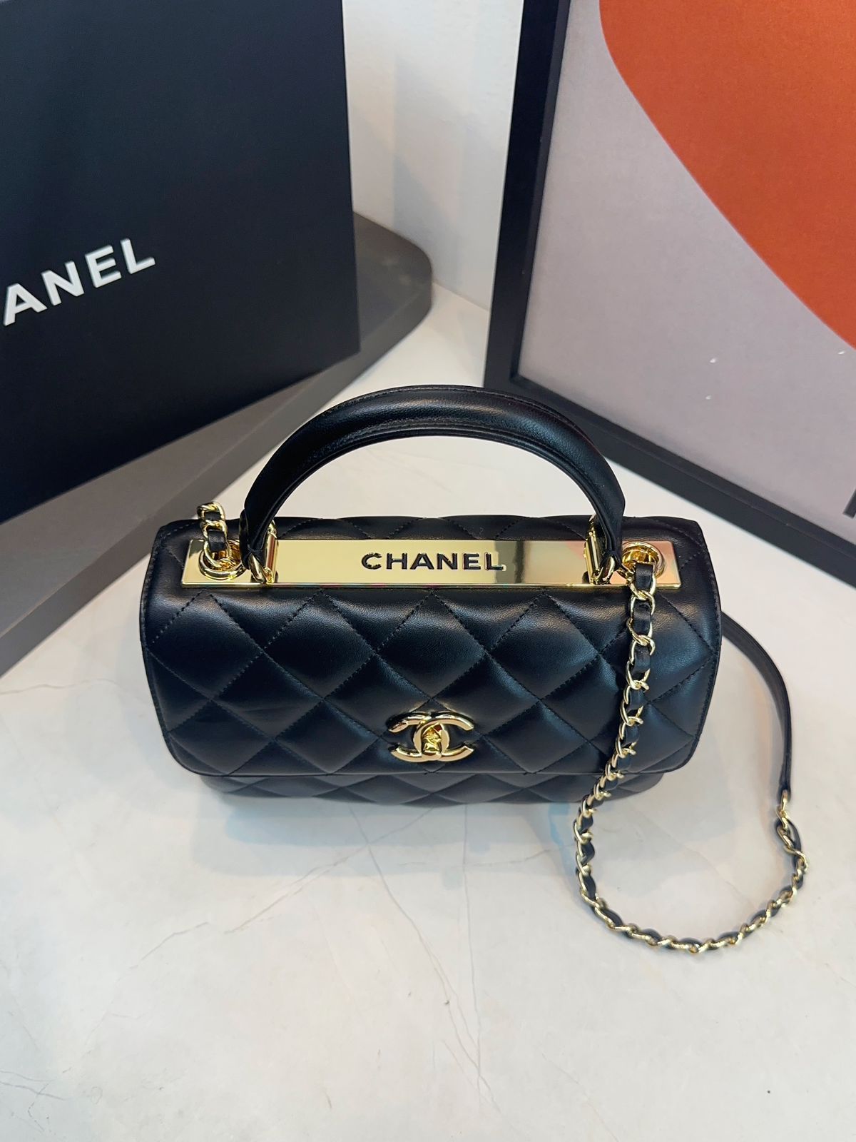 Bolsa Chanel Matelassê com Aba - Imagem 6