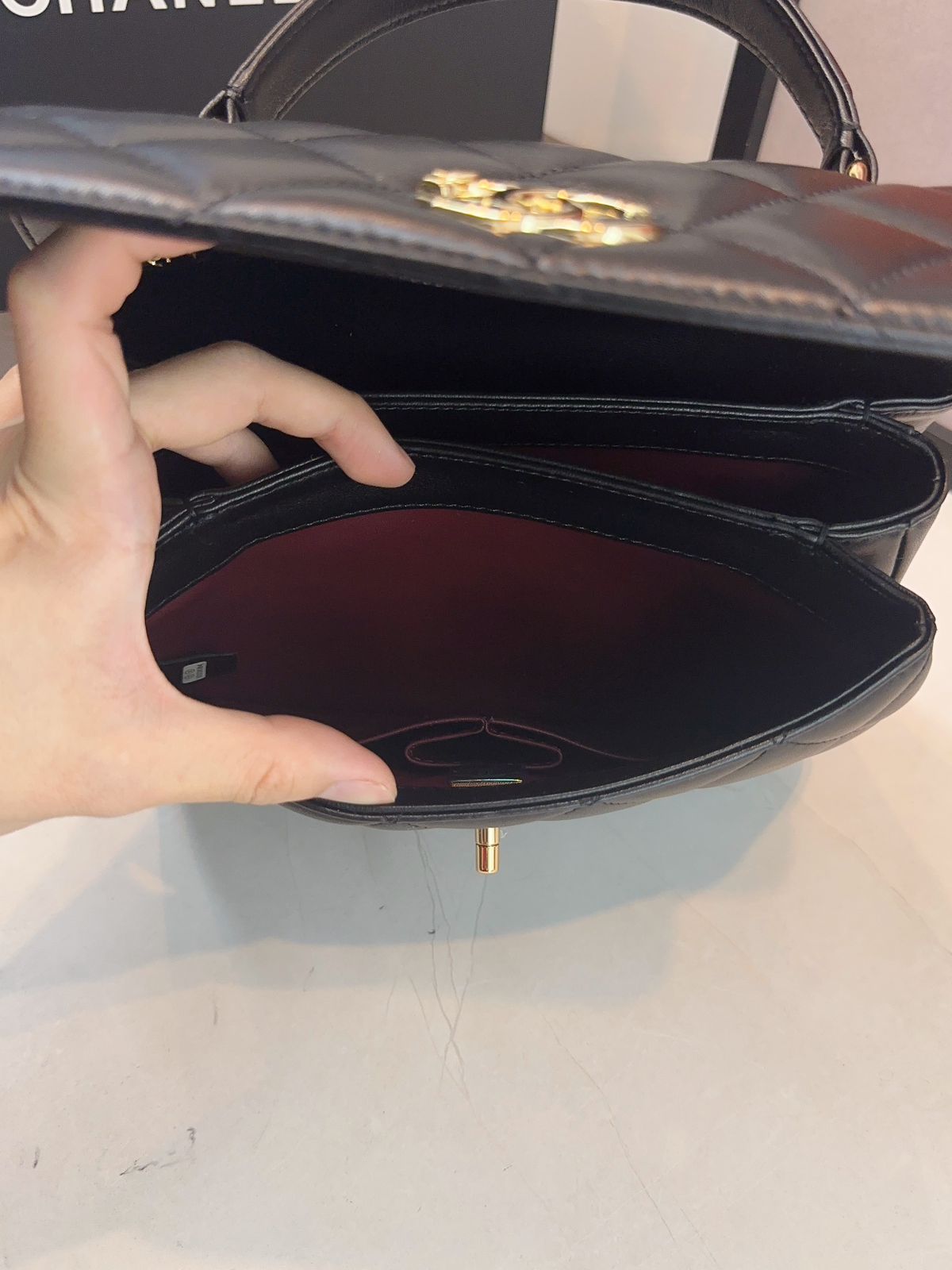 Bolsa Chanel Matelassê com Aba - Imagem 9
