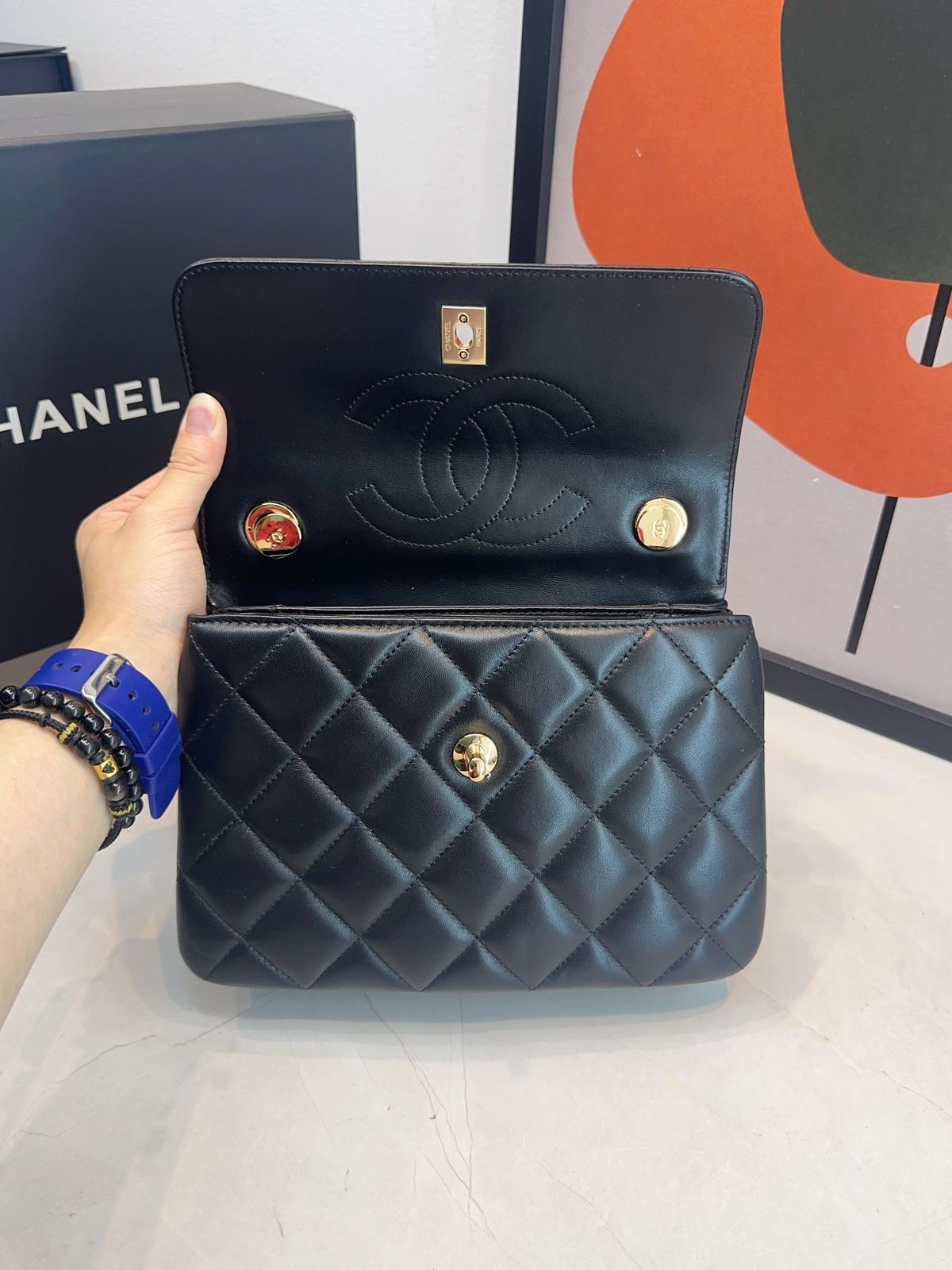Bolsa Chanel Matelassê com Aba - Imagem 10