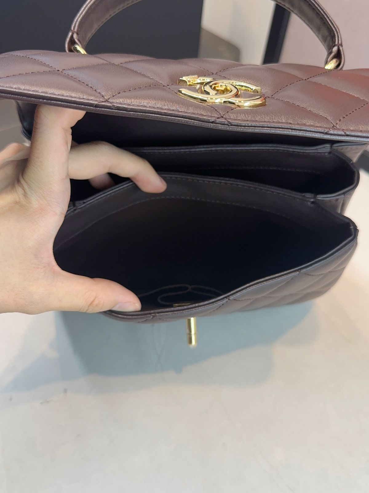 Bolsa Chanel Matelassê com Aba - Imagem 22