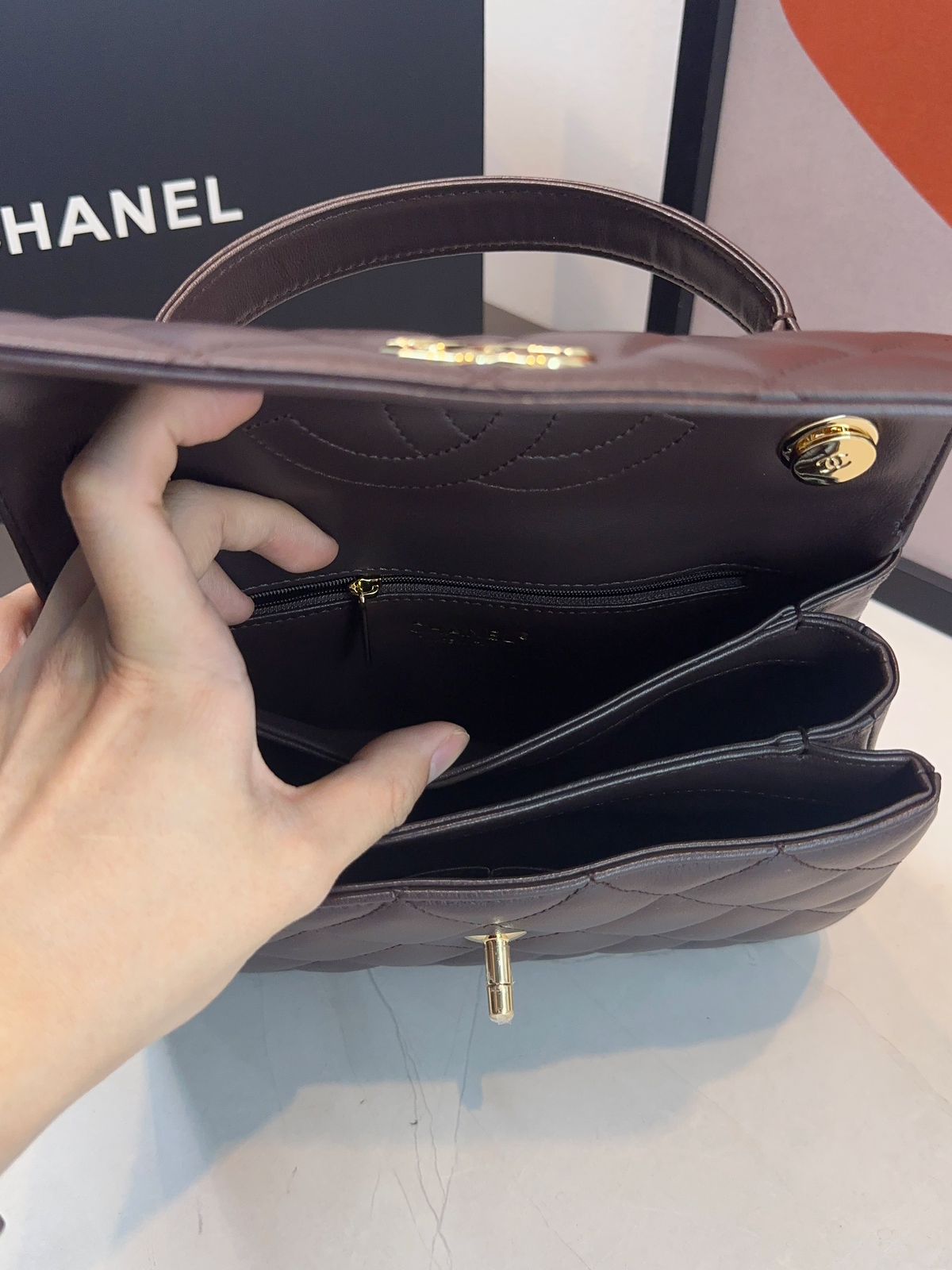 Bolsa Chanel Matelassê com Aba - Imagem 23