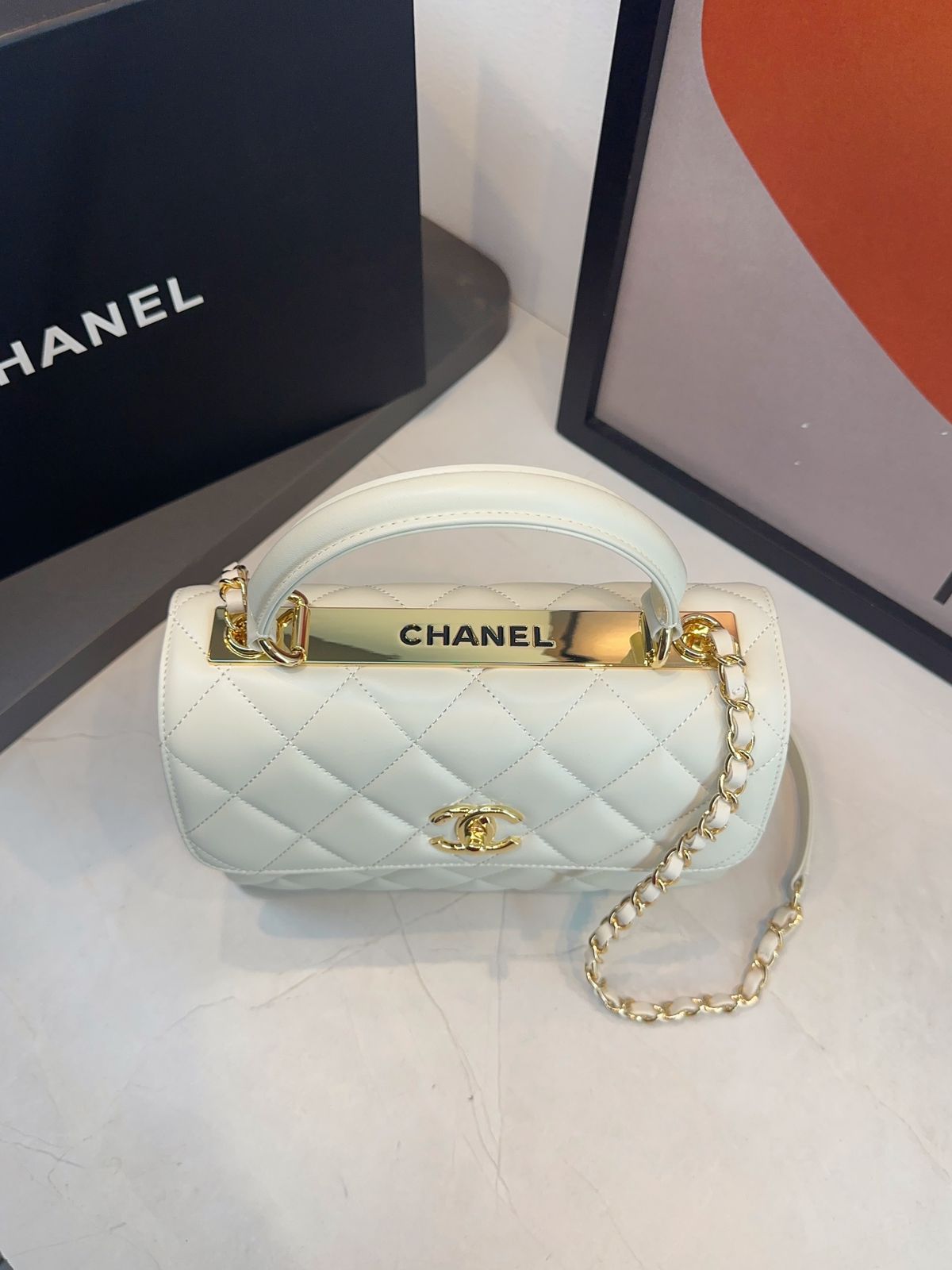 Bolsa Chanel Matelassê com Aba - Imagem 29