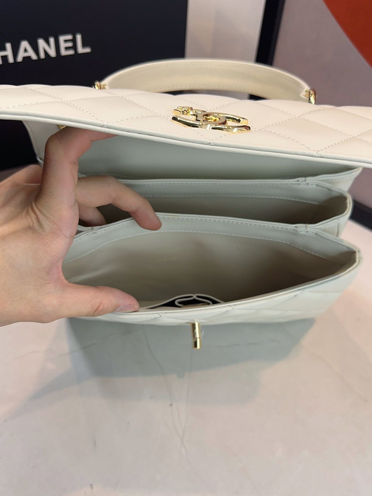 Bolsa Chanel Matelassê com Aba - Imagem 31