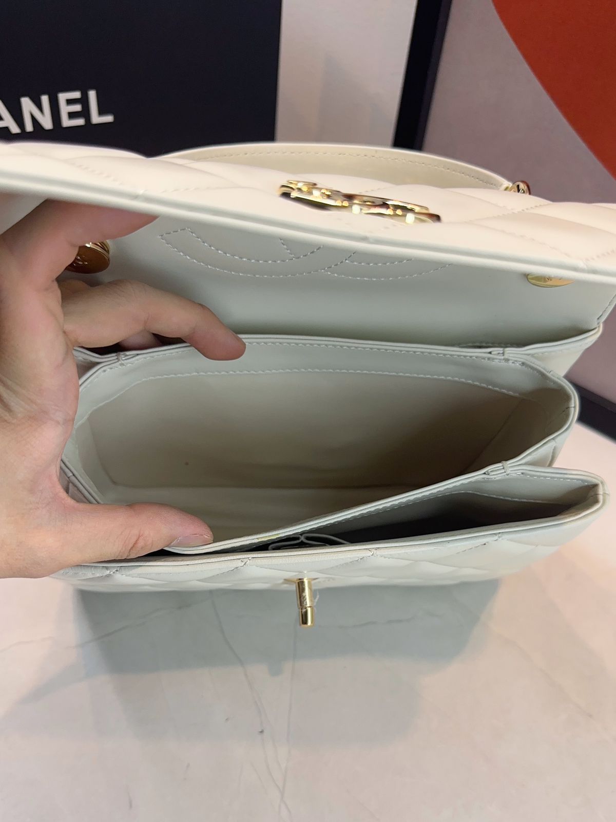 Bolsa Chanel Matelassê com Aba - Imagem 33