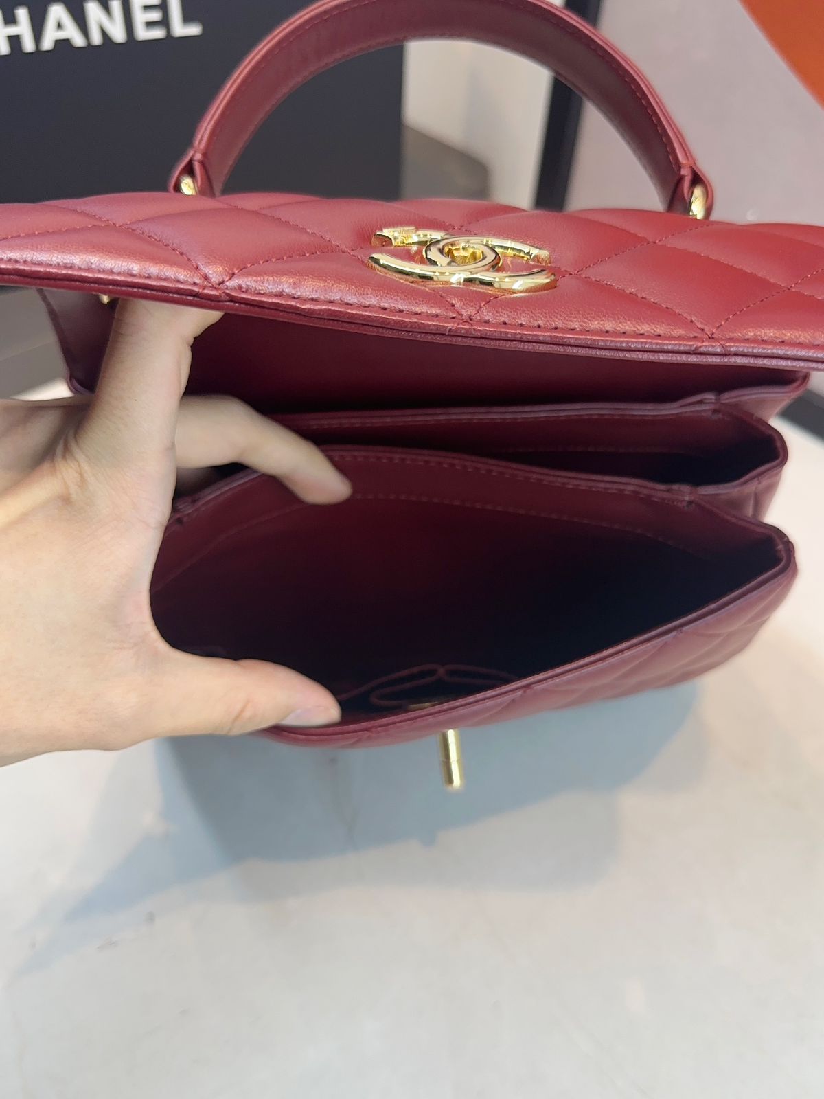 Bolsa Chanel Matelassê com Aba - Imagem 43