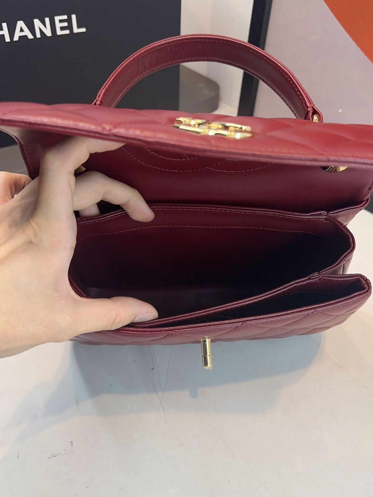 Bolsa Chanel Matelassê com Aba - Imagem 44