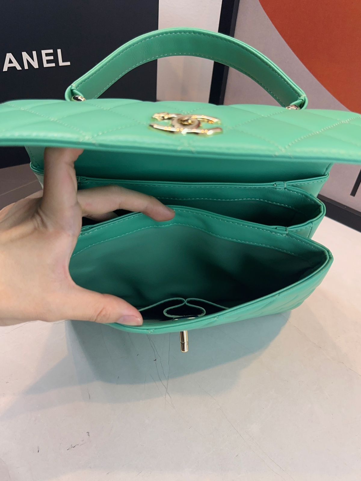Bolsa Chanel Matelassê com Aba - Imagem 54