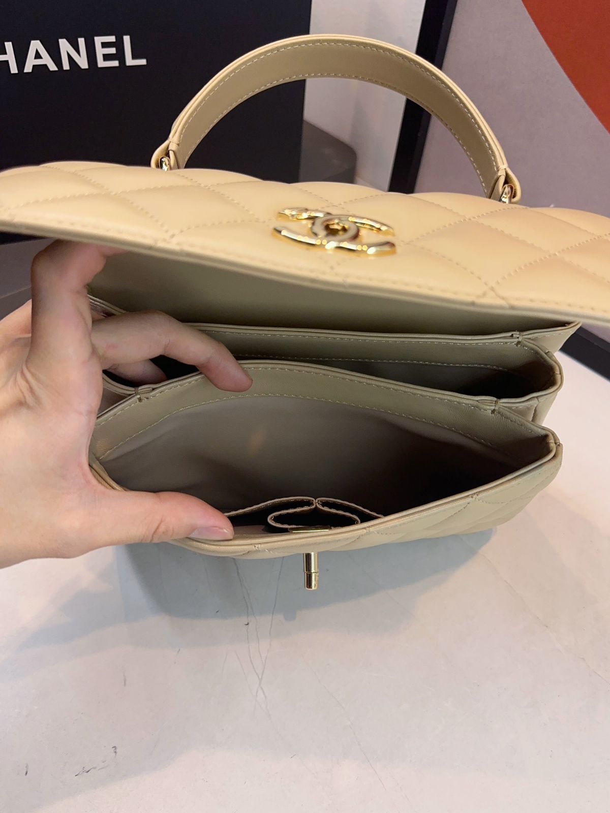 Bolsa Chanel Matelassê com Aba - Imagem 76