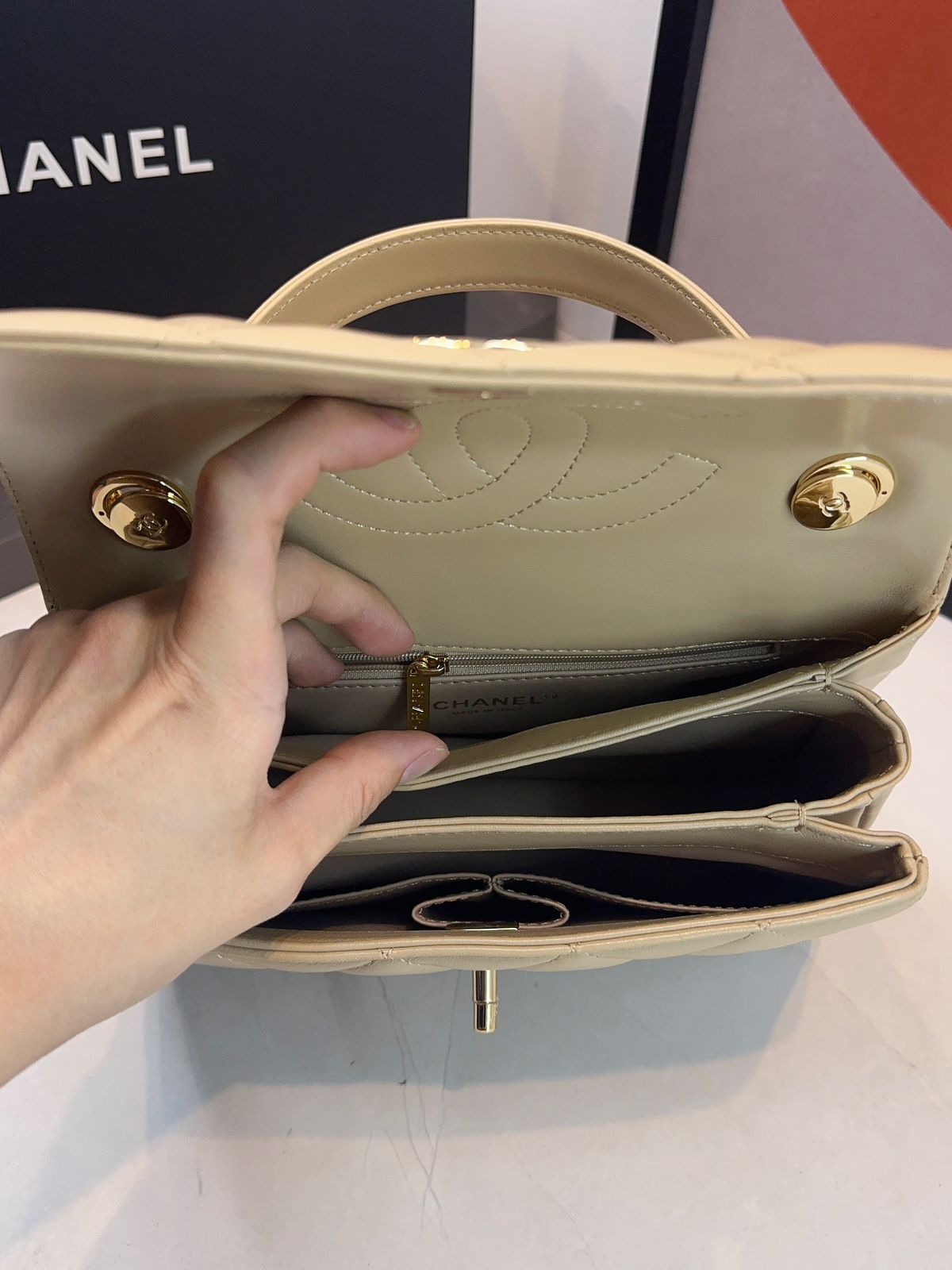 Bolsa Chanel Matelassê com Aba - Imagem 78