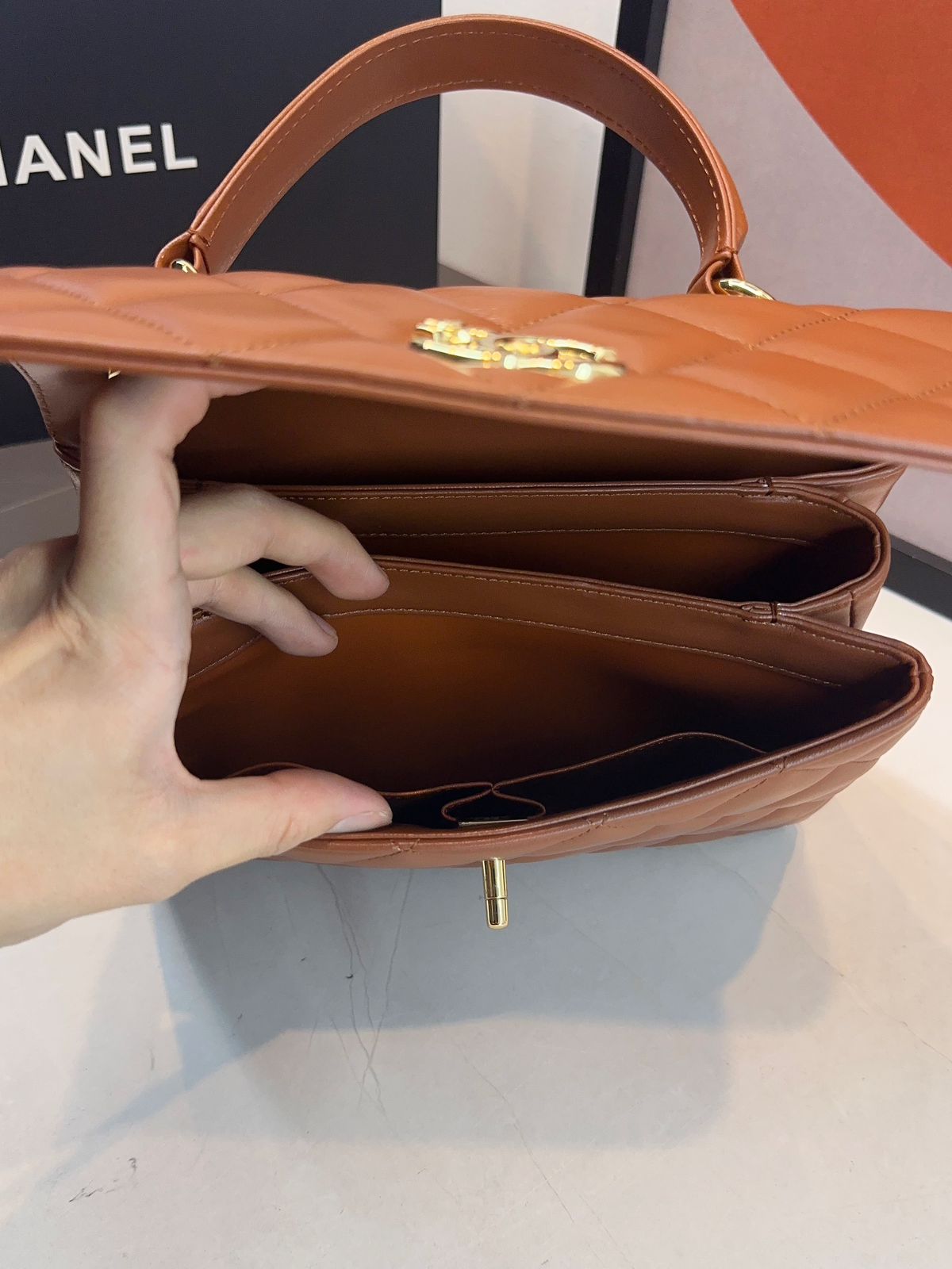 Bolsa Chanel Matelassê com Aba - Imagem 87