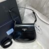 Bolsa Prada Cleo com Aba - Preto