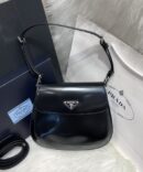 Bolsa Prada Cleo com Aba - Preto