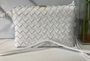 Bolsa Bottega Veneta Intrecciato Loop-Branco