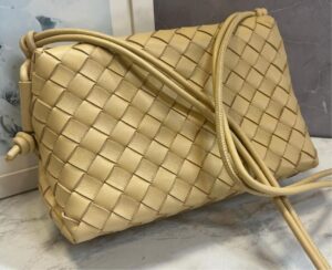 Bolsa Bottega Veneta Intrecciato Loop-Bege