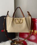 Bolsa Valentino Garavani Vlogo Summer Ráfia Media - Bege/Marrom