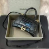 Bolsa Balenciaga Hourglass Efeito Crocodilo Preto/Dourado