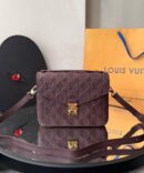 Bolsa LV Pochette Métis Empreinte - Roxo