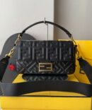 Bolsa Fendi Baguette FF Relevo - Preto