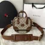 Bolsa Gucci Duffle P Interlocking - bege/Marrom