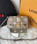 Bolsa Louis Vuitton Favorite - Bege