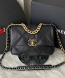 Bolsa Chanel 19 Calfskin Crochet - Preto