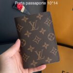 Porta Passaporte Louis Vuitton -Monograma Marrom