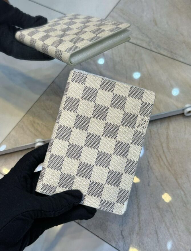 Porta Passaporte Louis Vuitton - Imagem 3