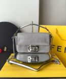 Bolsa Fendi Baguette Mini - Prata