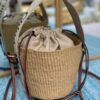 Bolsa Chloé Bucket Woordy de Ráfia - Bege