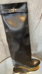 Bota Cano Longo Givenchy Tubarão - Preto