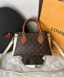 Bolsa Louis Vuitton Opera BB Monogram - Marrom/Creme