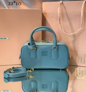 Bolsa Miu Miu Arcadie em Couro - Azul
