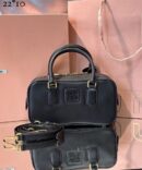 Bolsa Miu Miu Arcadie em Couro - Preto