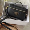 Bolsa Prada Mini em Couro - Preto/Dourado