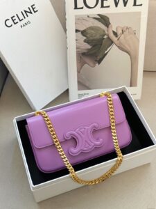 Bolsa Celine Triomphe em Couro - lílas/Dourado