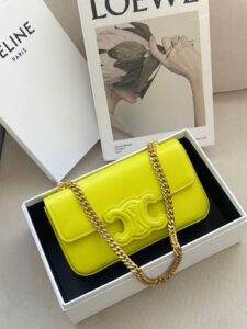 Bolsa Celine Triomphe em Couro - Amarelo/Dourado
