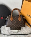 Bolsa Louis Vuitton Opera BB Monogram - Marrom/Preto