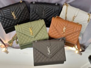 Bolsa Saint Laurent Envelope Grain de Poudre Media